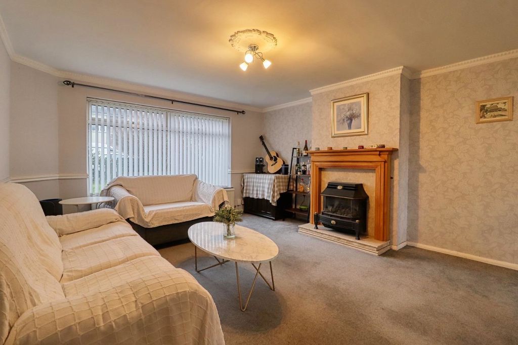 Property photo 2 of 12 Lounge