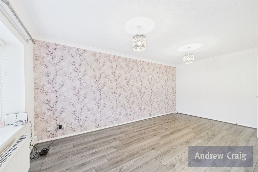 Property photo 3 of 15 Lounge