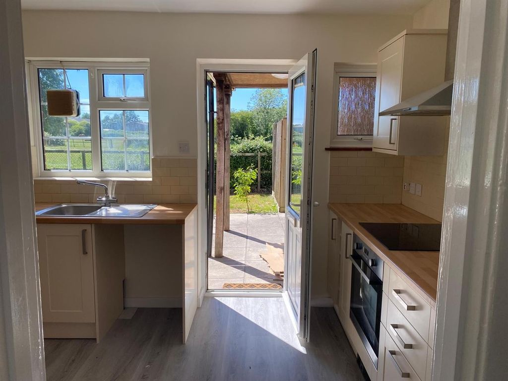 Property photo 3 of 15 21.Jpg
