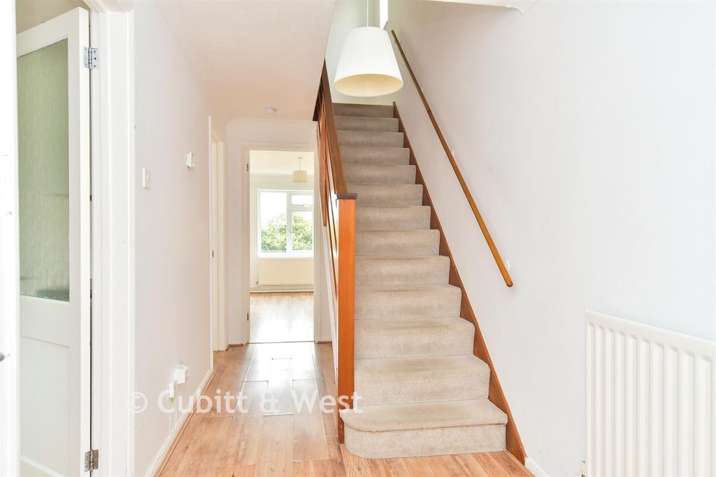 Property photo 2 of 14 Entrance Hall
