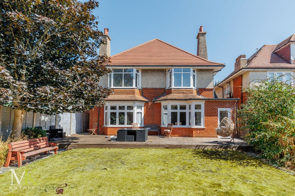 Property photo 1 of 18