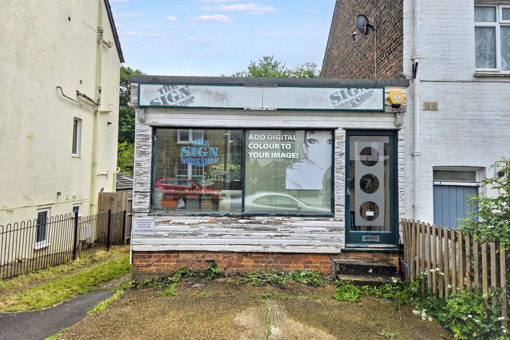 Property photo 3 of 14 25 Doods Road, Reigate, Rh2 0Nt