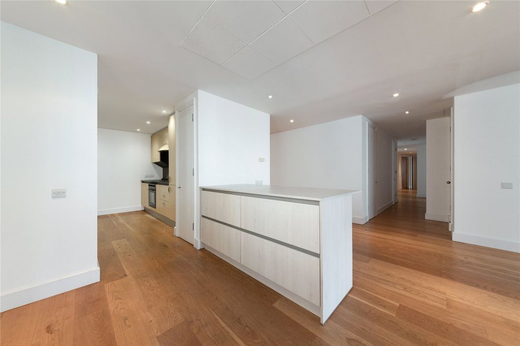 Property photo 2 of 29 Picture No. 25