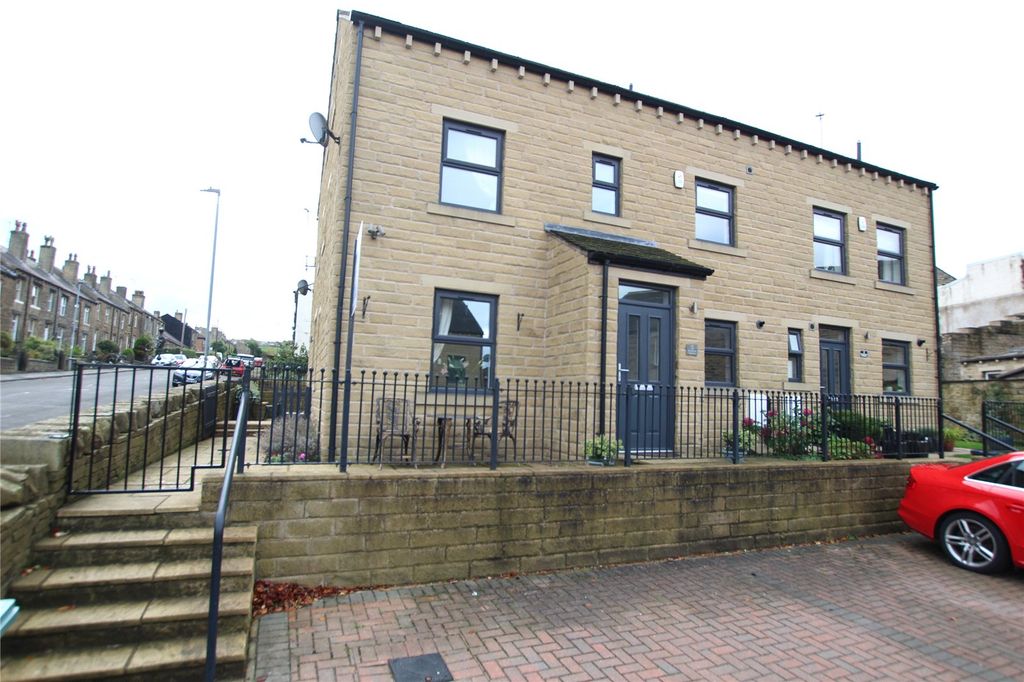Property photo 1 of 21 External