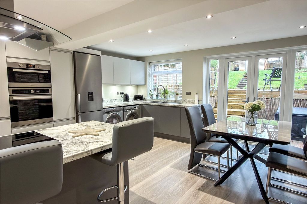 Property photo 1 of 20 Kitchen/Diner