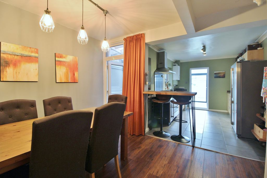 Property photo 2 of 20