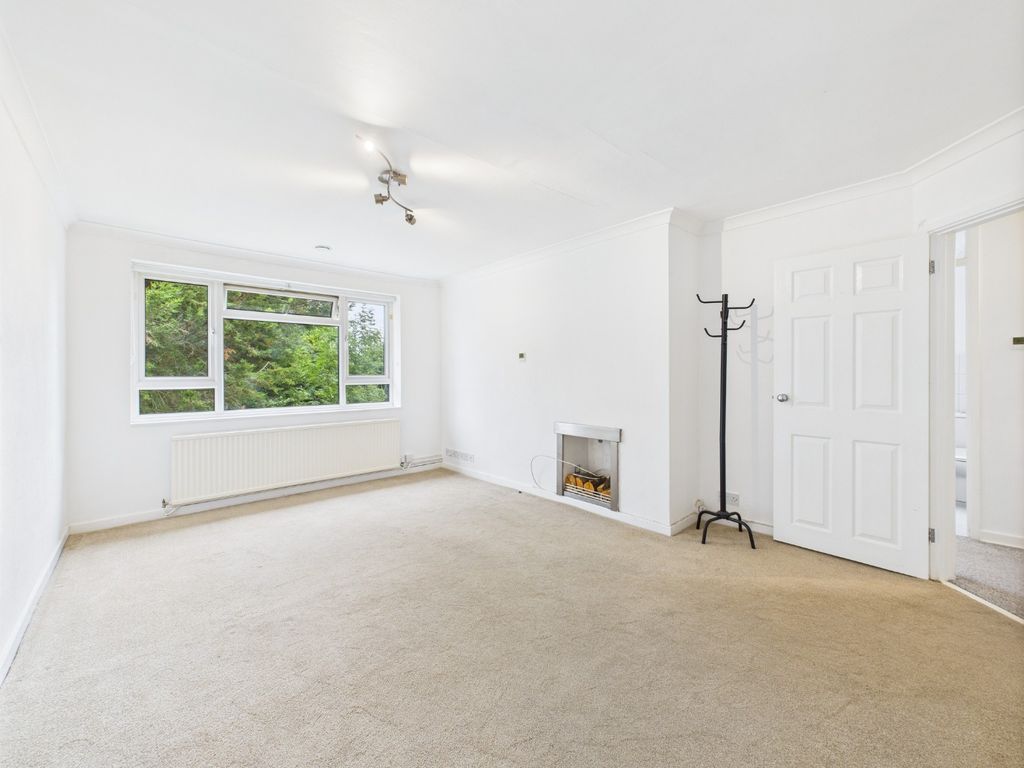 Property photo 2 of 8 4379424