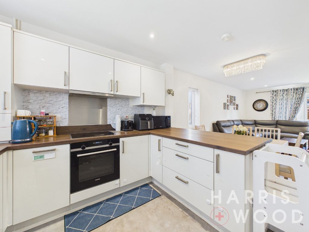 Property photo 2 of 20 4904372