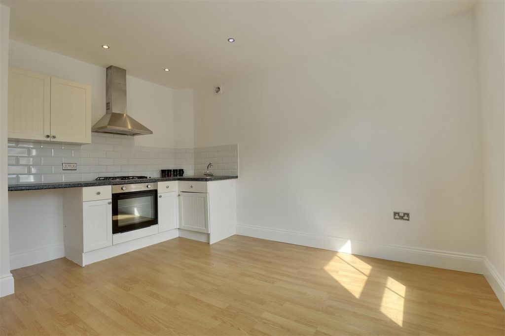 Property photo 3 of 8 025Daac2-A079-40Ae-Baa7-5B96E459Dd18_1_201_A.Jpeg
