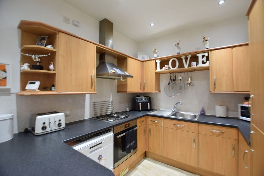 Property photo 3 of 8 Kitchen