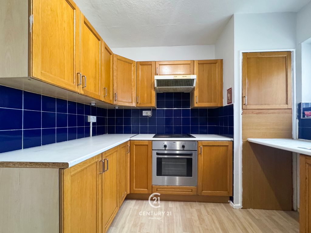 Property photo 3 of 16 E02050 (11)