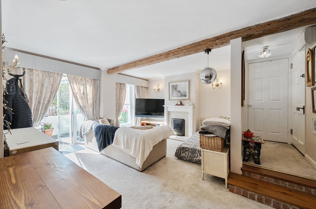 Property photo 2 of 12 1320036-13-686ce2...