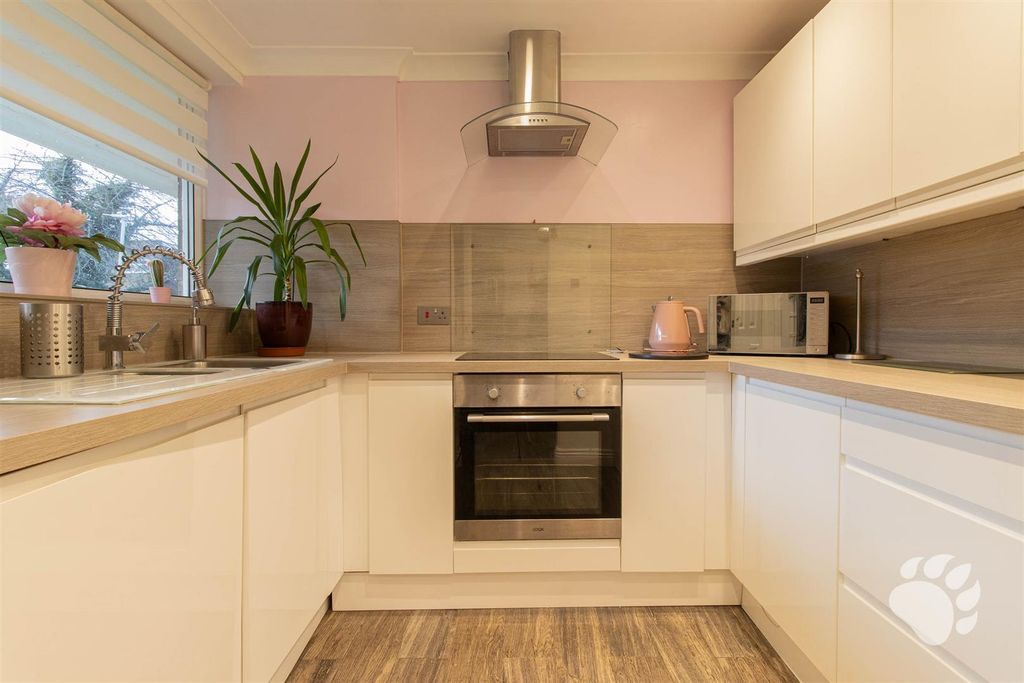 Property photo 3 of 16 Kitchen