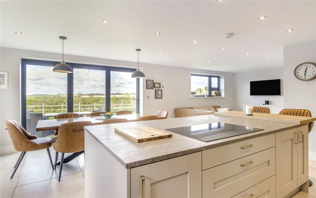 Property photo 3 of 19 Kitchen/Dining Room