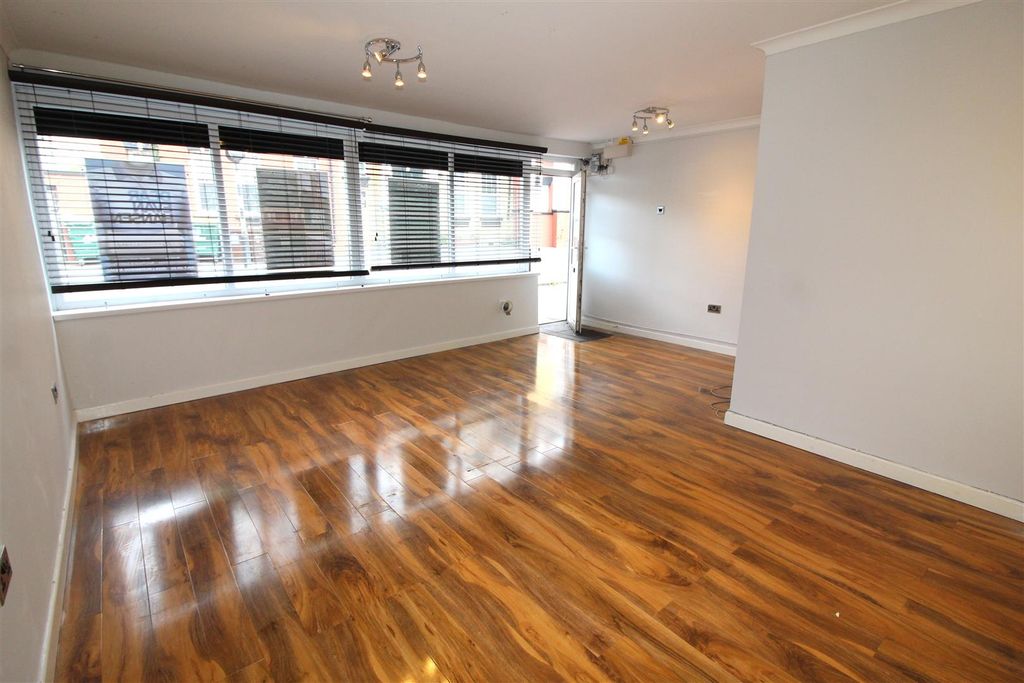 Property photo 2 of 9 Office Space