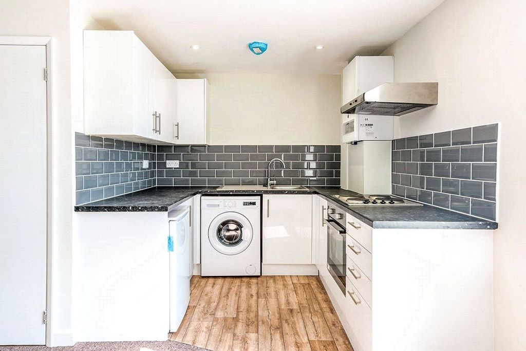 Property photo 2 of 7 Kitchen