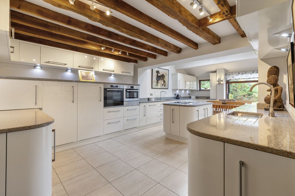 Property photo 3 of 36