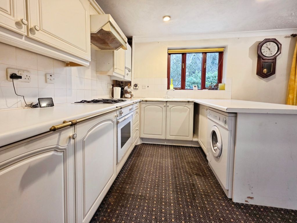 Property photo 3 of 14 Kitchen Area