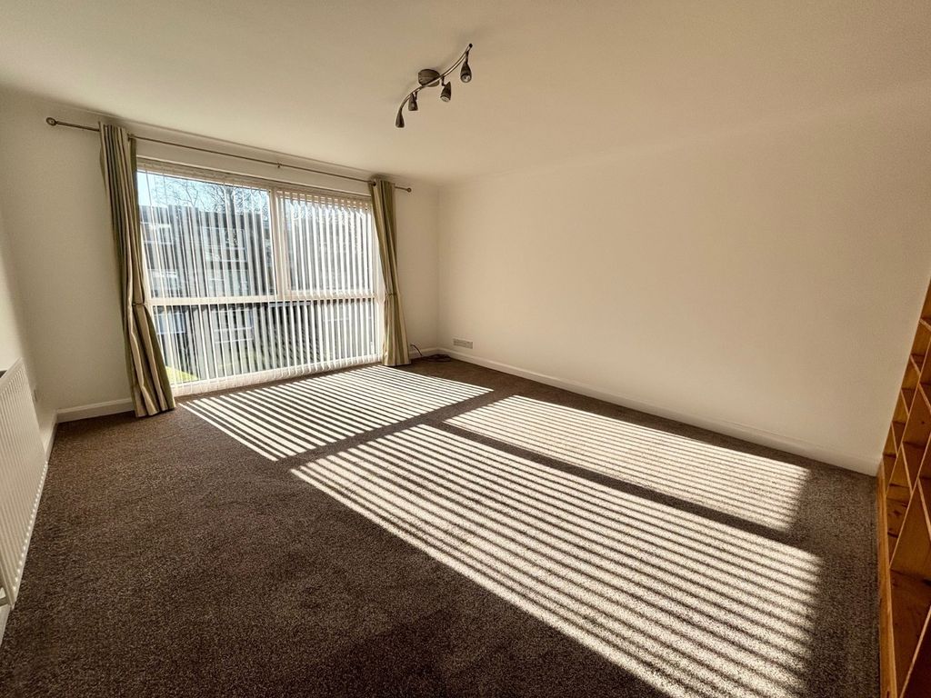 Property photo 2 of 13 Picture No. 17