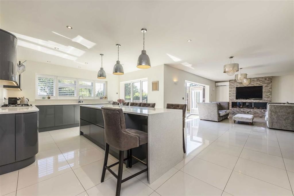 Property photo 3 of 9