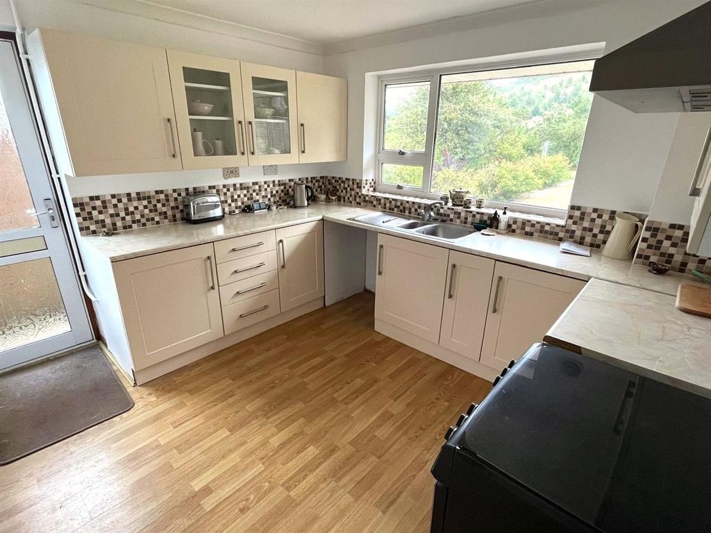 Property photo 3 of 13 4F939E45-7895-4Ec5-A469-d625057845A8.Jpeg