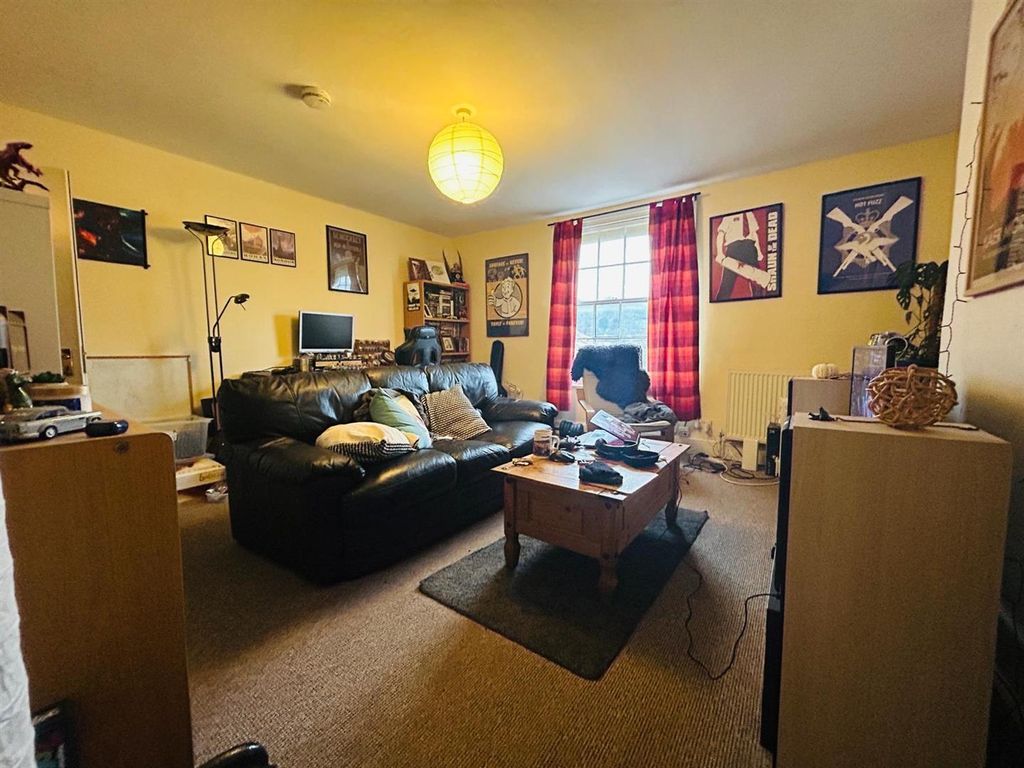Property photo 2 of 7 Living Room