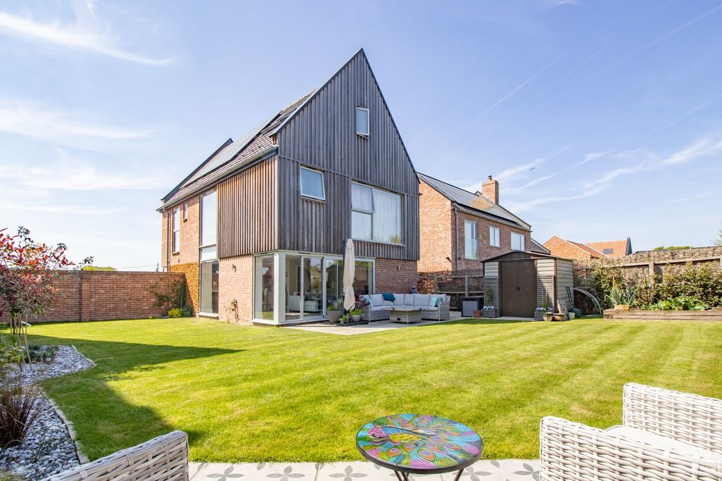 Property photo 1 of 32 3894200