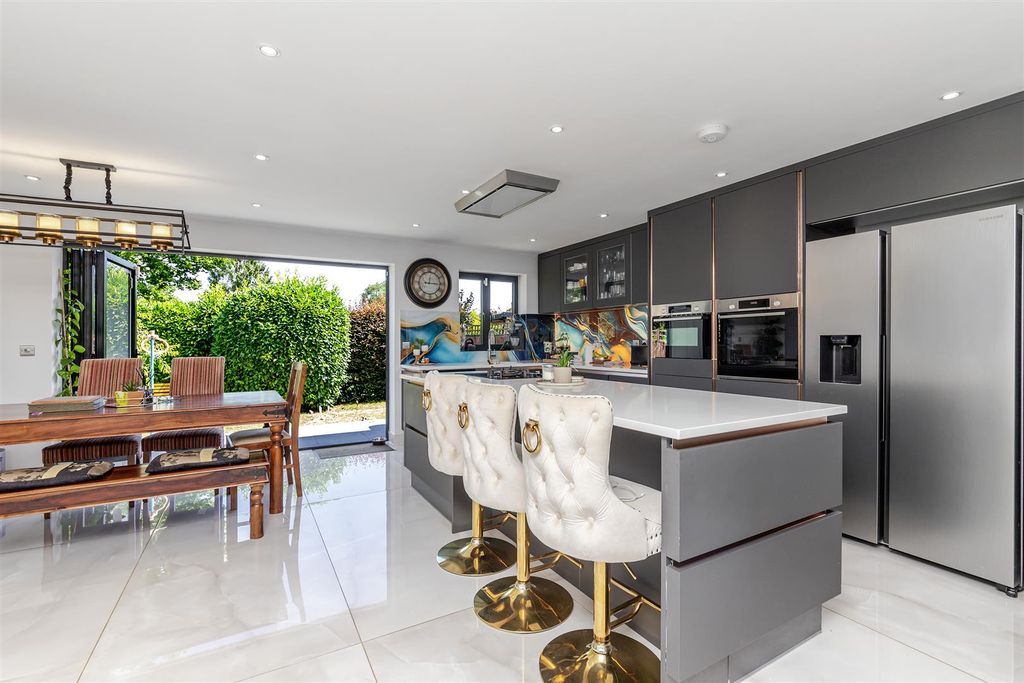 Property photo 2 of 30 2Adownesroad-15.Jpg
