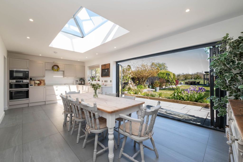 Property photo 2 of 22