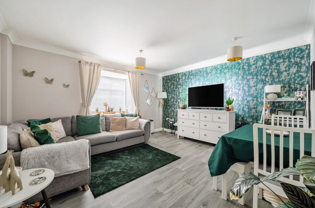Property photo 2 of 7 1482693-7-6A4Fac9...