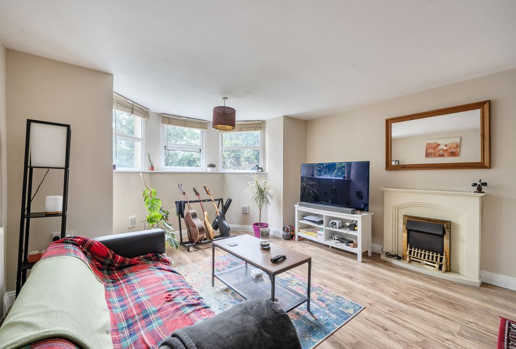 Property photo 2 of 17 1471037-18-6A1Eed...