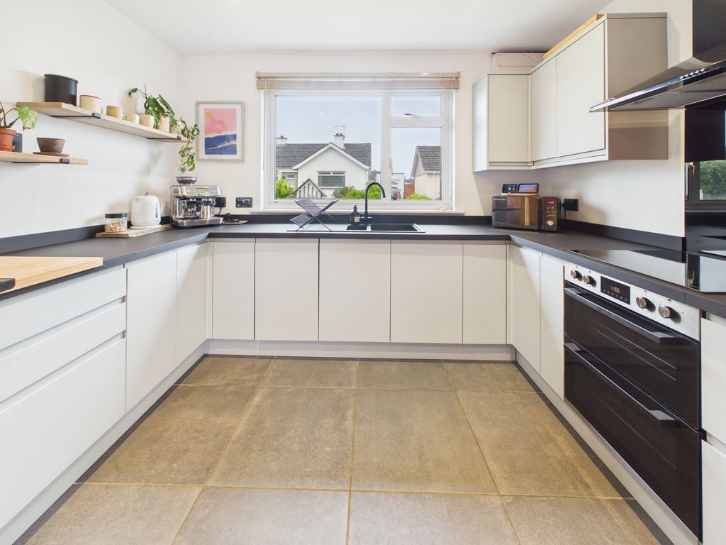 Property photo 2 of 16 Kitchen