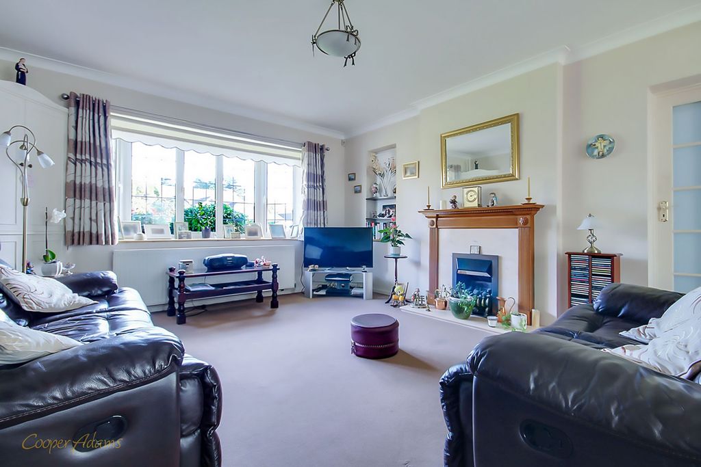 Property photo 3 of 21 Sitting Room