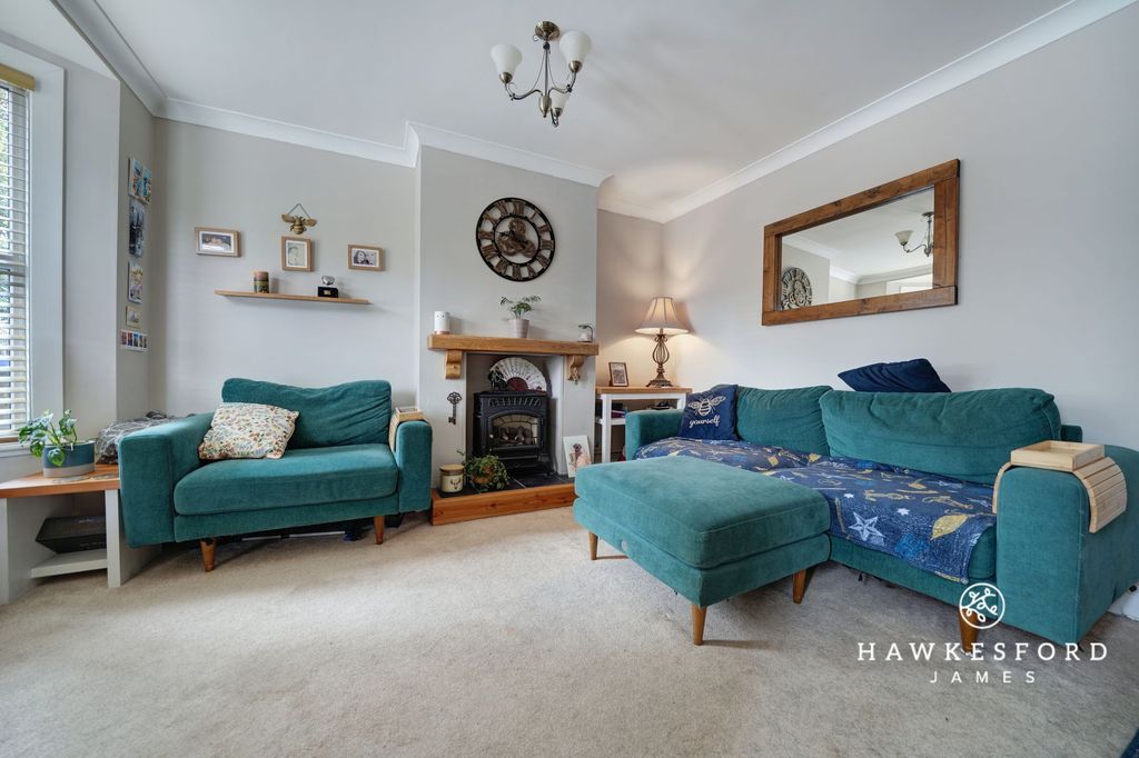 Property photo 2 of 13 Ufton Lane, Sittingbourne - Lounge