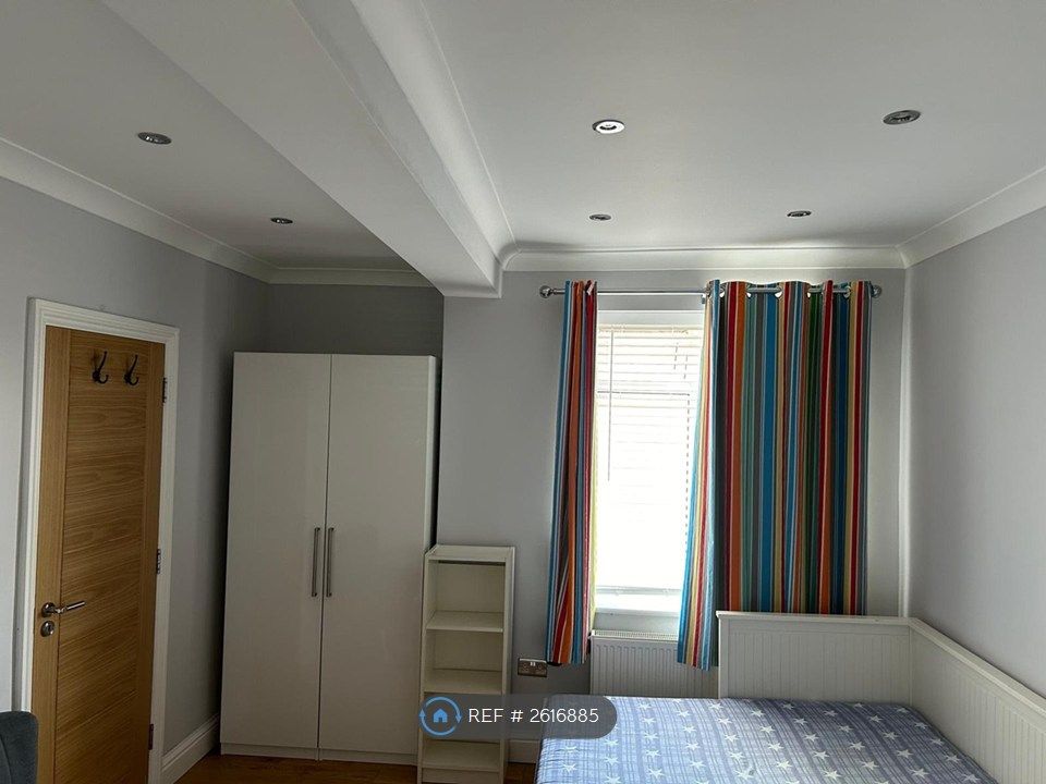 Property photo 1 of 6 Bedroom