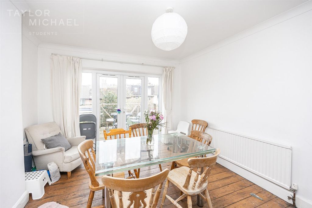 Property photo 3 of 14 Dining Room