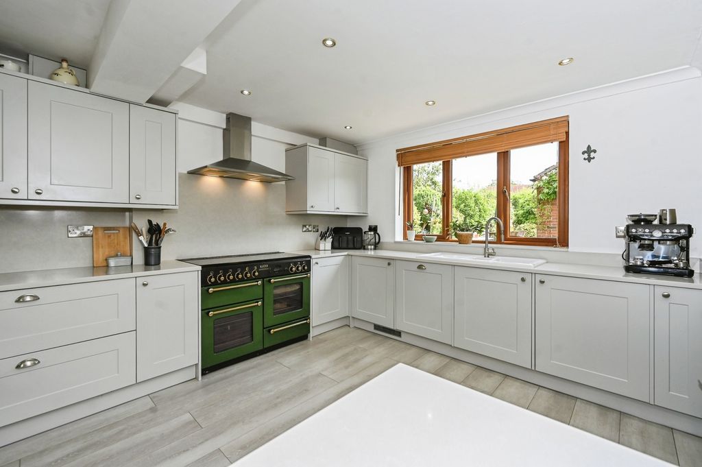Property photo 3 of 25 Pbox-Img.Jpg