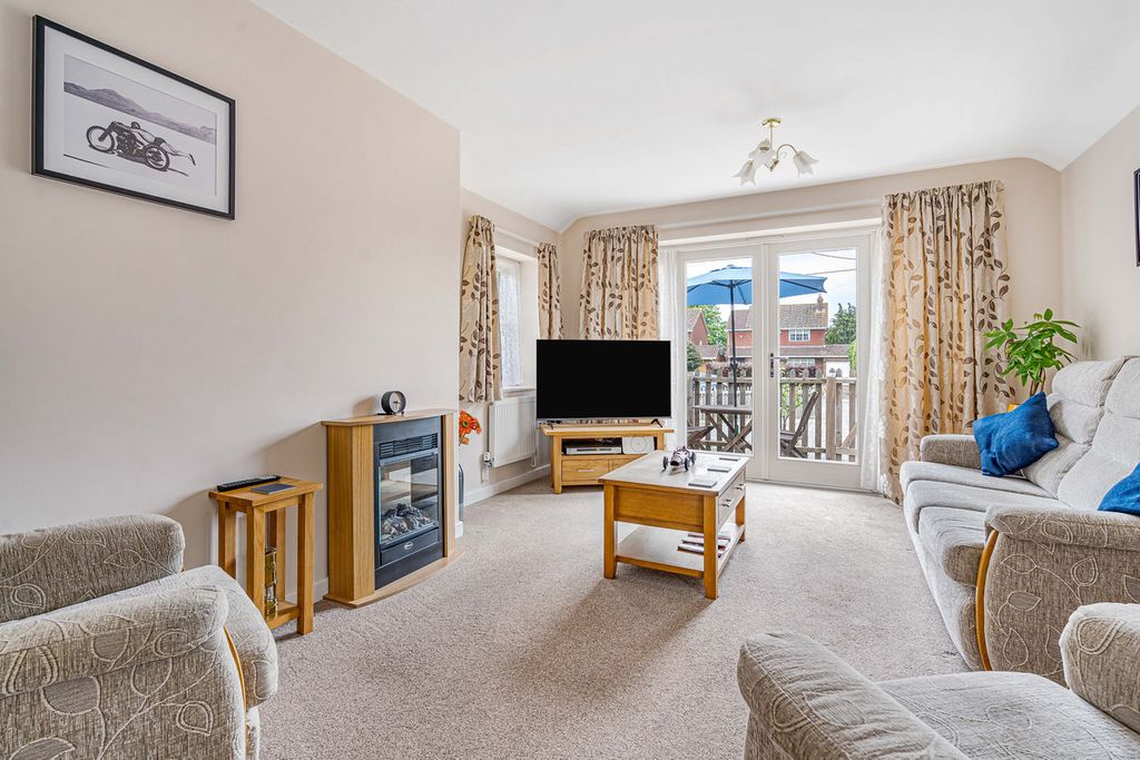 Property photo 2 of 33