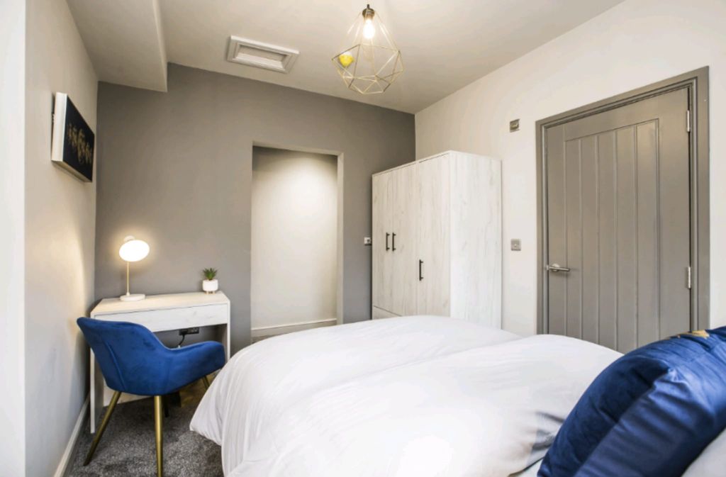 Property photo 2 of 10 Room 4