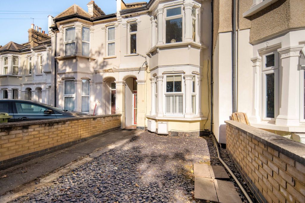 Property photo 1 of 12 Exterior