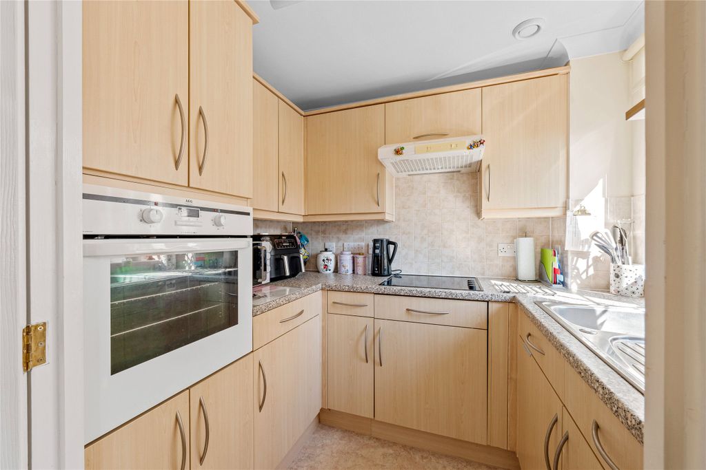 Property photo 3 of 17 Picture No. 12