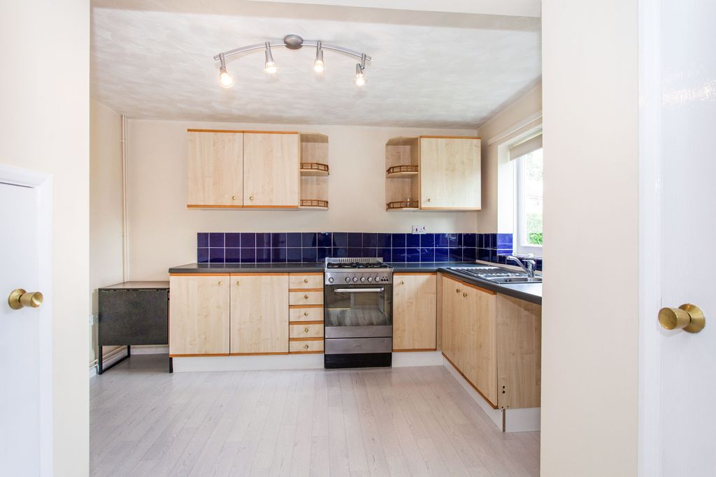 Property photo 3 of 12 Kitchen