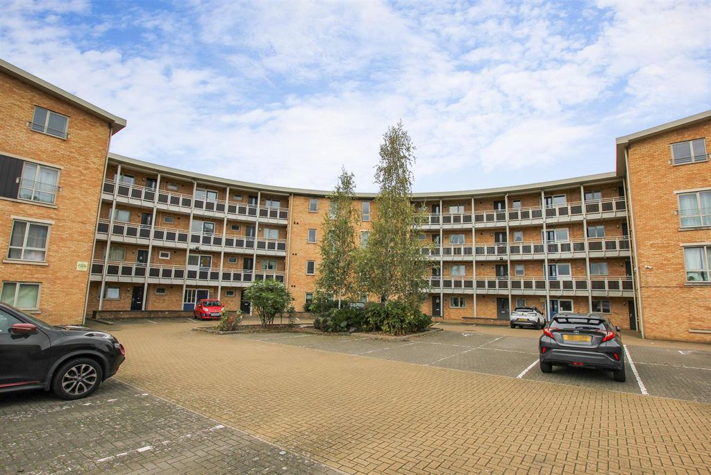 Property photo 1 of 9