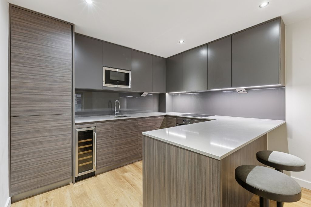 Property photo 3 of 19 101791_Flat 17 Em...