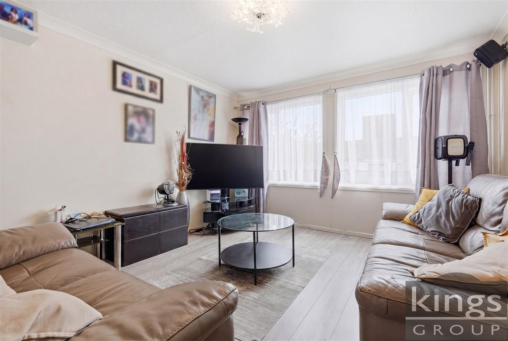 Property photo 2 of 21 Living Room