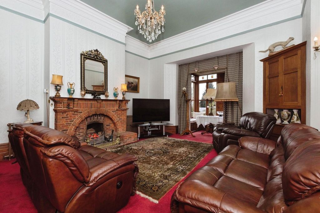 Property photo 2 of 26