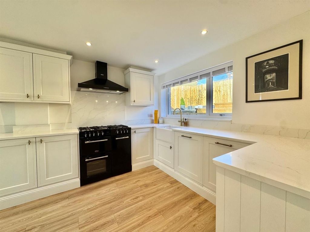 Property photo 3 of 27