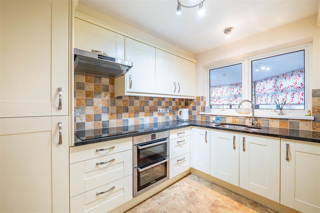 Property photo 3 of 25 Kitchen