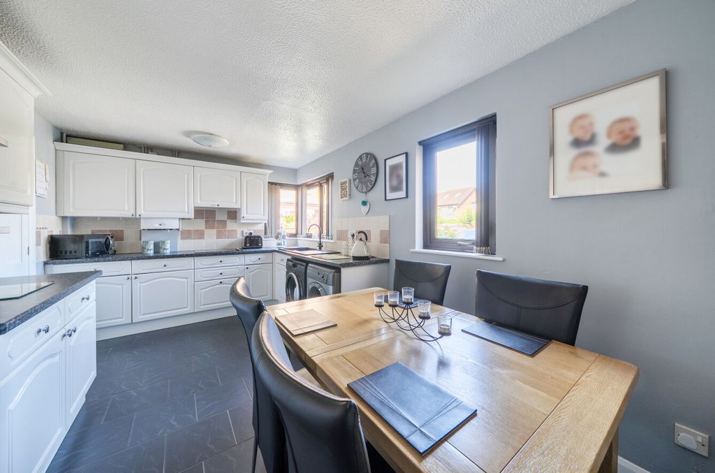 Property photo 2 of 18 Kitchen/Breakfast Rm