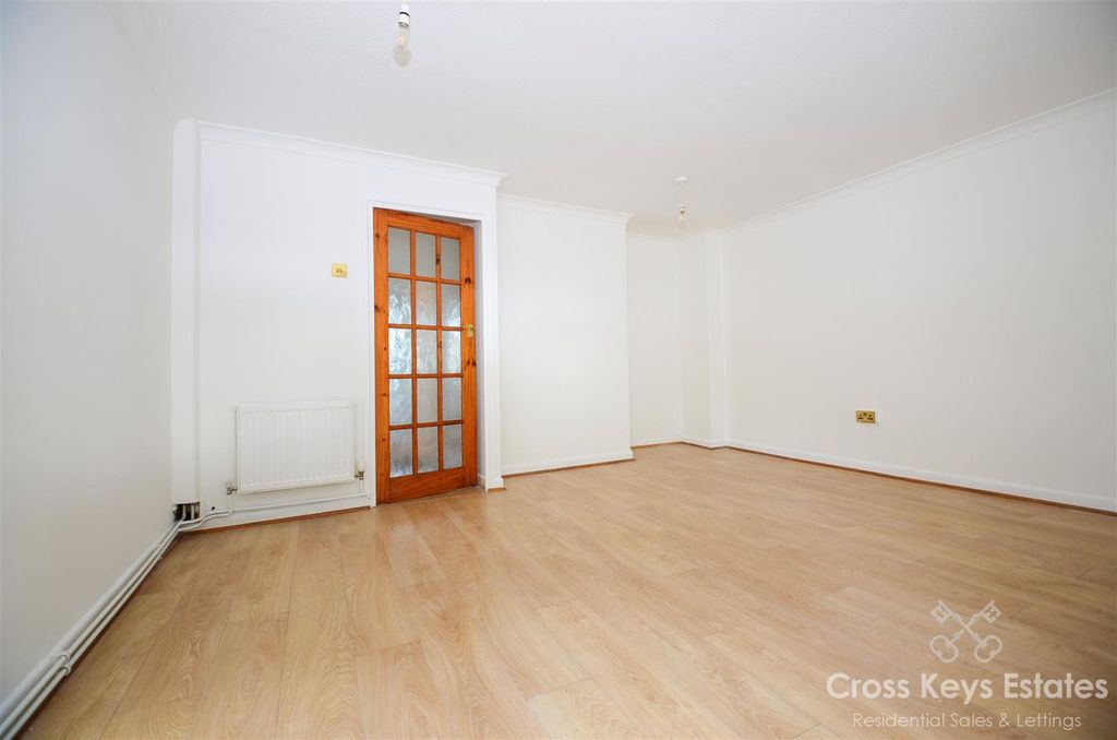 Property photo 3 of 18 Sitting Room